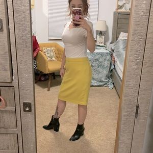 💛☀️ Cabi yellow skirt